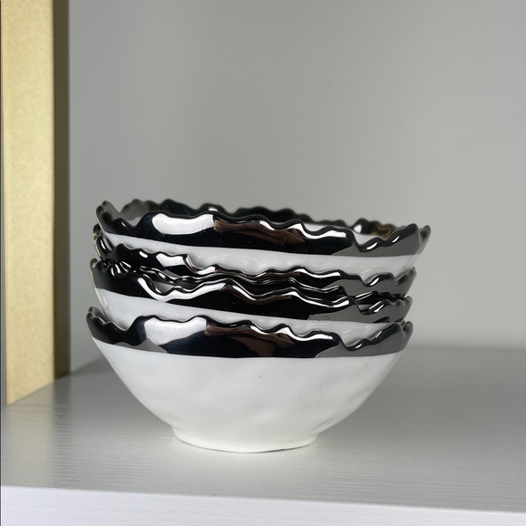 Luna Park Modern Silver and White 4 set of 4.5” small bowels - Picture 1 of 9
